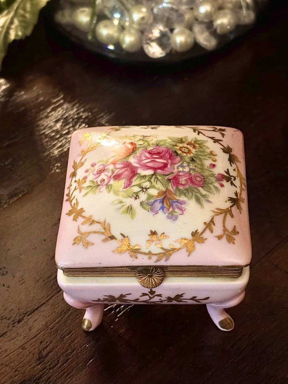VINTAGE PORCELAIN HAND-PAINTED FLORAL TRINKET DRESSER BOX LIMOGES STYLE EUC